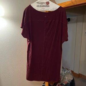 Lululemon tee Size 8 Maroon